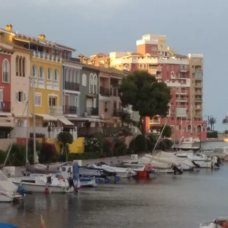 En * Port Saplaya
